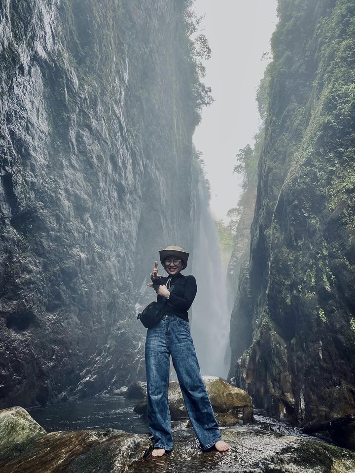 Trong chuyến đi Sapa – Y Tý 3N2Đ vừa rồi mình có ghé qua Thác Rồng hay người dân vùng này gọi đây là thác Bạch Long