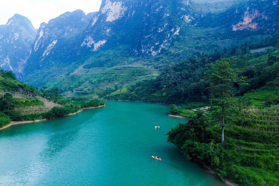 Trải nghiệm chèo thuyền và leo núi, cắm trại ở Hà Giang