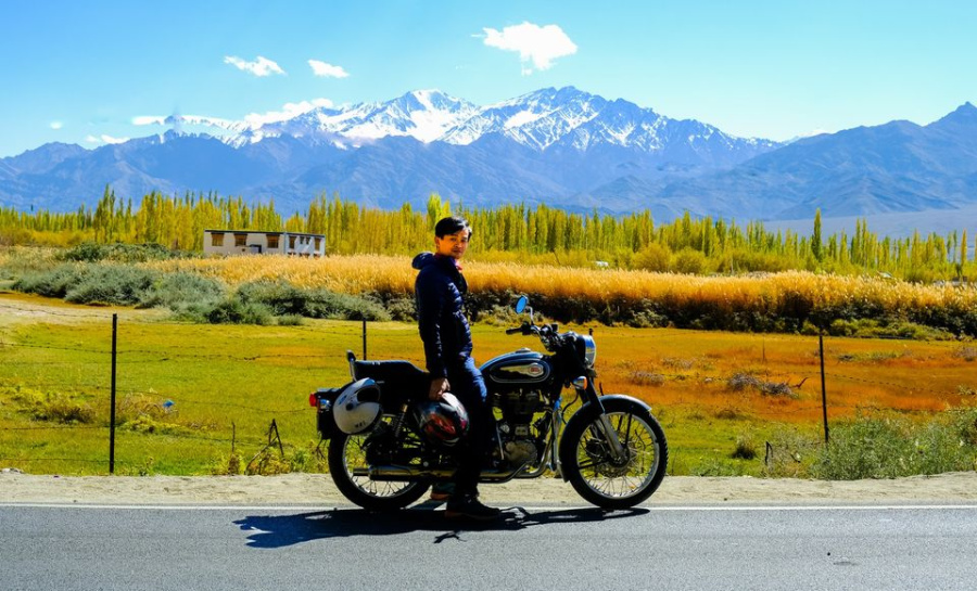 - Thuê xe máy ở Ladakh dễ ko?
