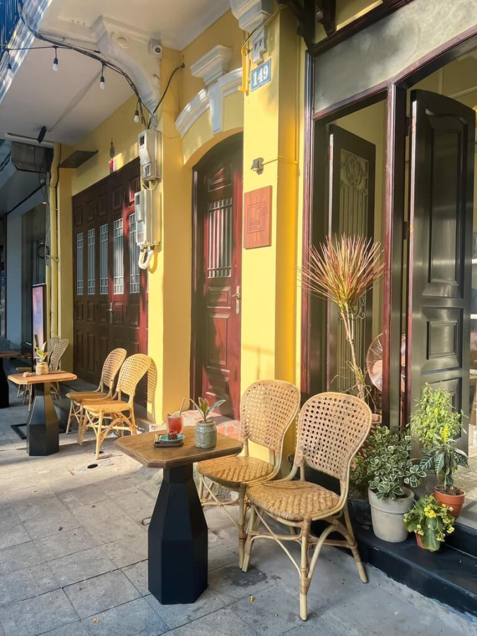 Review quán La Poste Cafe & Bistro