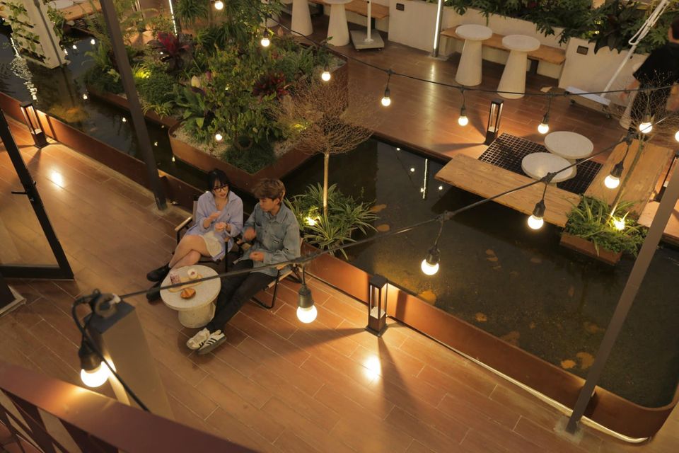 DUSK WINGS Cafe Rooftop: Tầng 8, 84 Nguyễn Văn Tuyết, Đống Đa, Hà Nội