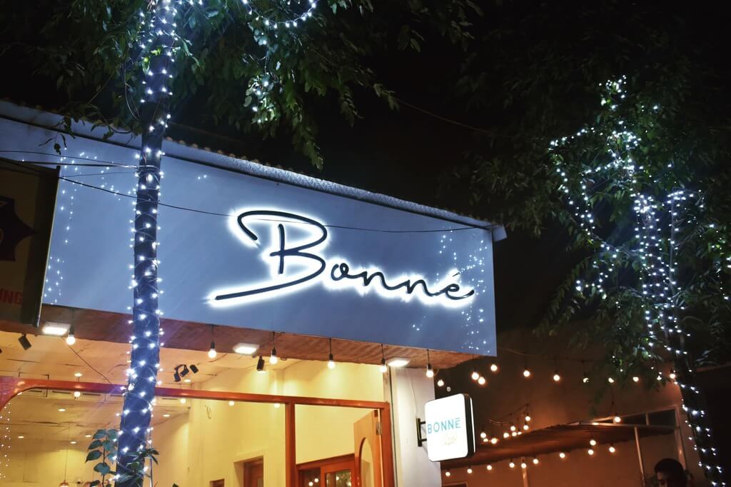 Review quán Bonné Cafe