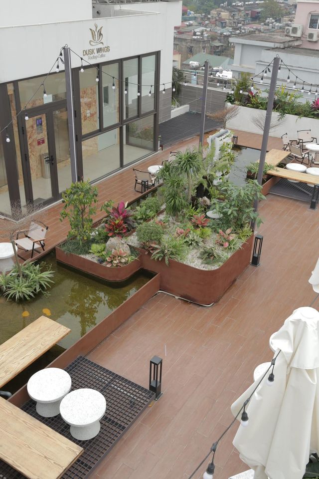 DUSK WINGS Cafe Rooftop: Tầng 8, 84 Nguyễn Văn Tuyết, Đống Đa, Hà Nội