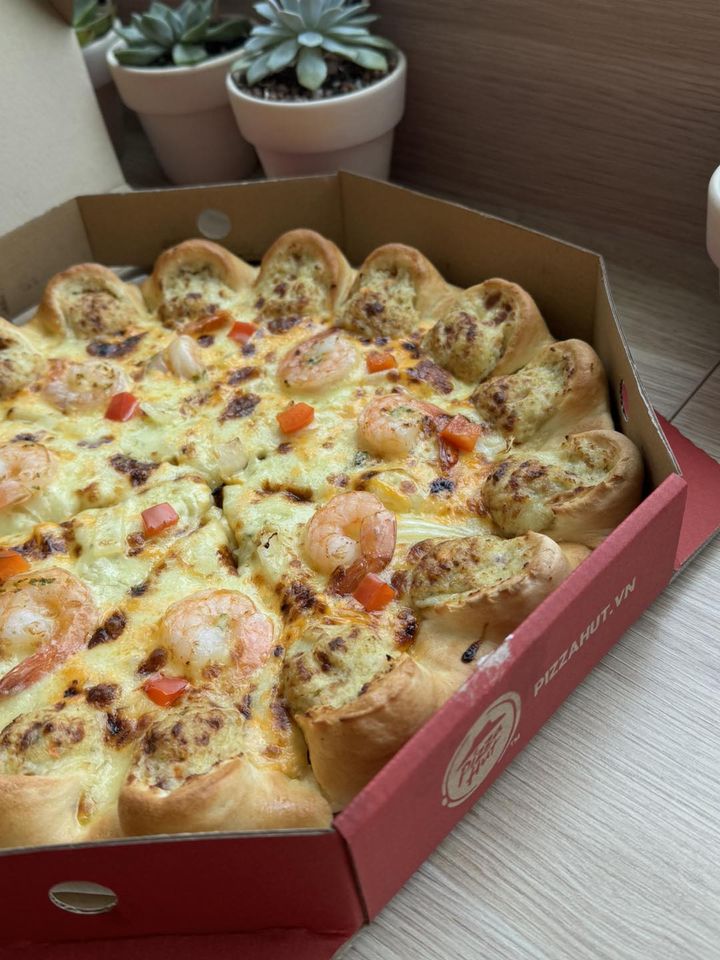 Sỉu úp sỉu đao=)) vì chiếc bánh Pizza độc lạ mang tên “ Pizza tôm vương sỉu mại”