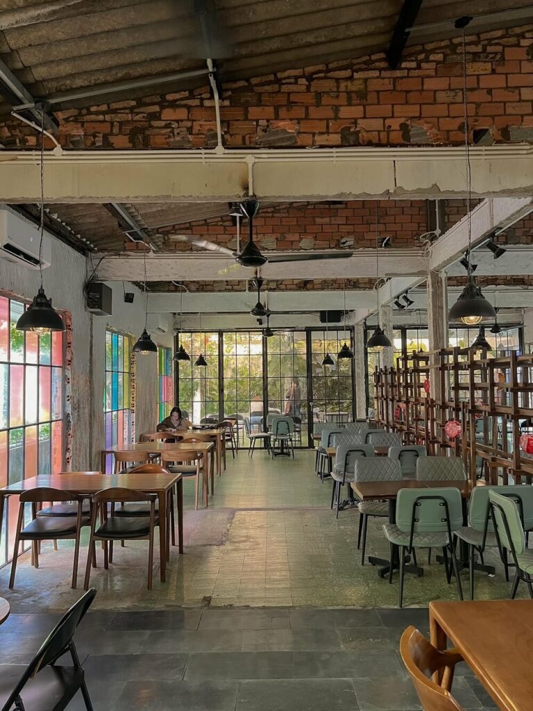 Review quán The Little Bean Coffee – Tiệm cafe tựa như khu vườn trên mây - Lầu 2, 75 Cao Thắng, Phường 3, Quận 3, TP Hồ Chí Mình
