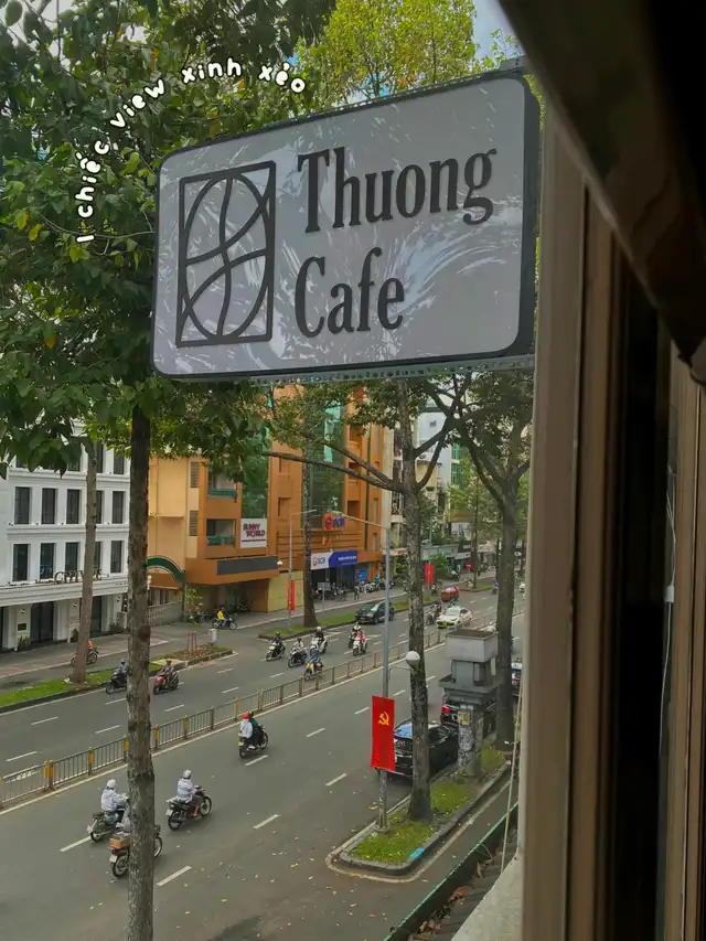 Tiệm cafe yên tĩnh nằm giữa trung tâm Sài Gòn