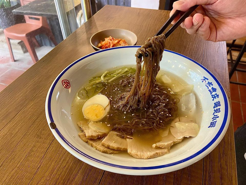 Thưởng thức ẩm thực streetfood Hàn Quốc ngay tại lòng Hà Nội