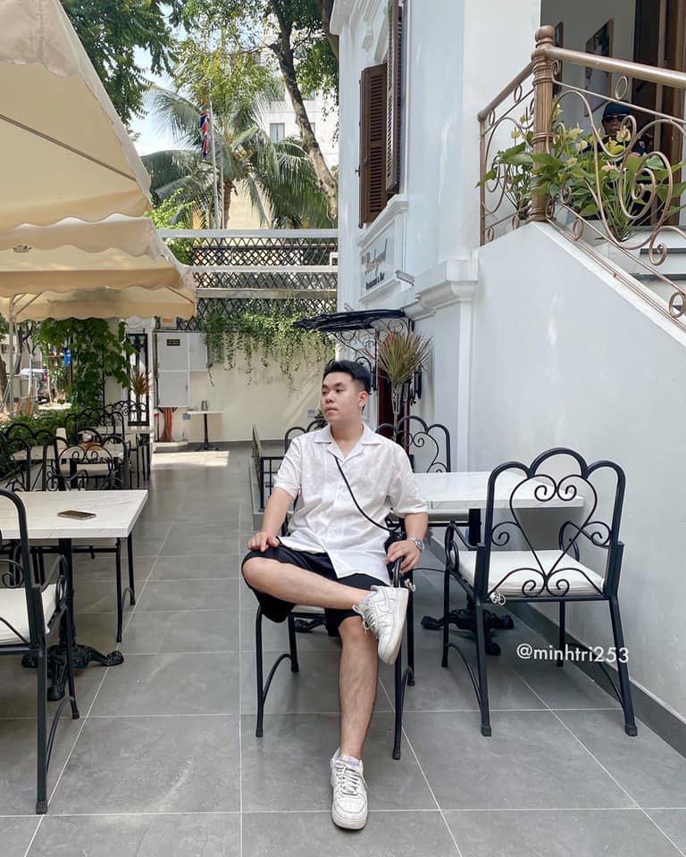 The Backyard - villa trắng ngay mặt phố Phan Chu Trinh