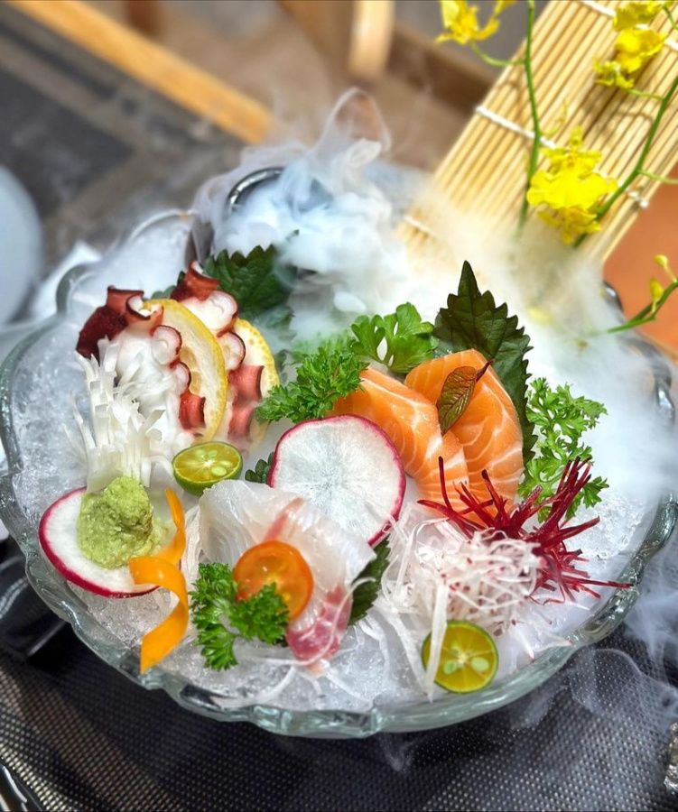 Thưởng thức ẩm thực Nhật Bản fusion ngay Nguyễn Chí Thanh  Happy combo 14 món đa dạng