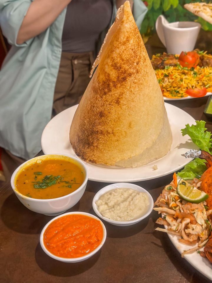 Trải nghiệm ẩm thực Ấn Độ ngay gần phố đi bộ Hà Nội