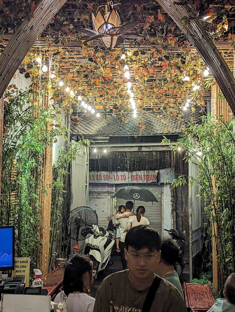 Nhà hàng buffet chay Hương Thiền | Số 261, đường Xã Đàn, Nam Đồng, Đống Đa, Hà Nội.