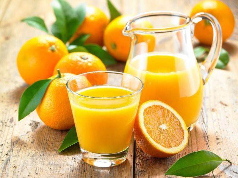 Nước cam – Đáp án ăn gì cho môi đỏ