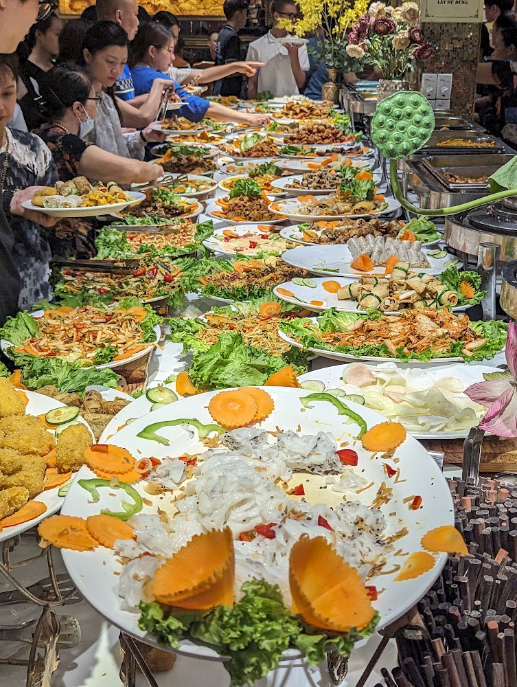 Nhà hàng buffet chay Hương Thiền | Số 261, đường Xã Đàn, Nam Đồng, Đống Đa, Hà Nội.
